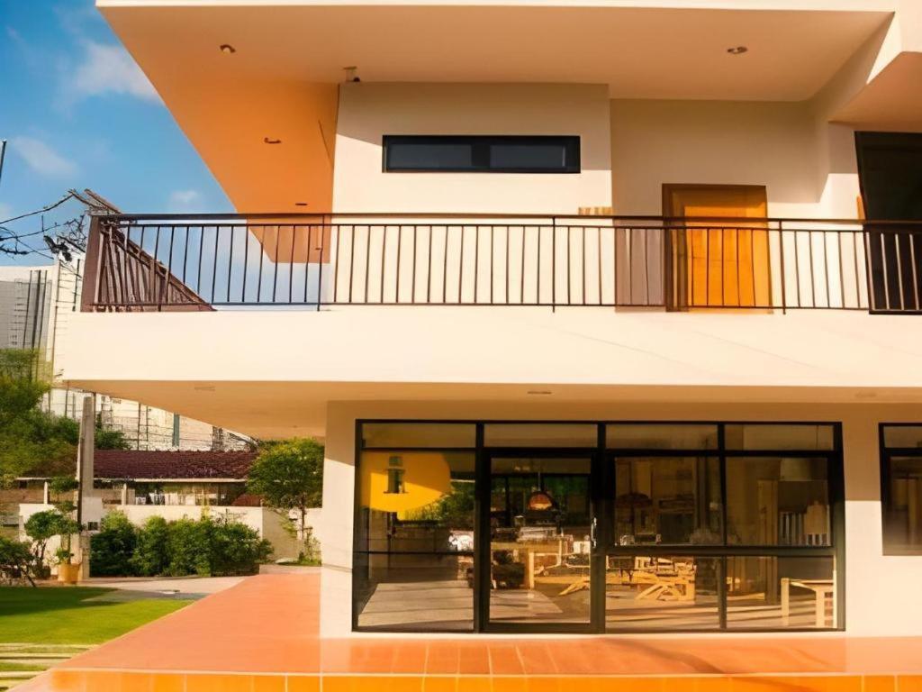 פאטאיה Yellow Moon Hotel מראה חיצוני תמונה