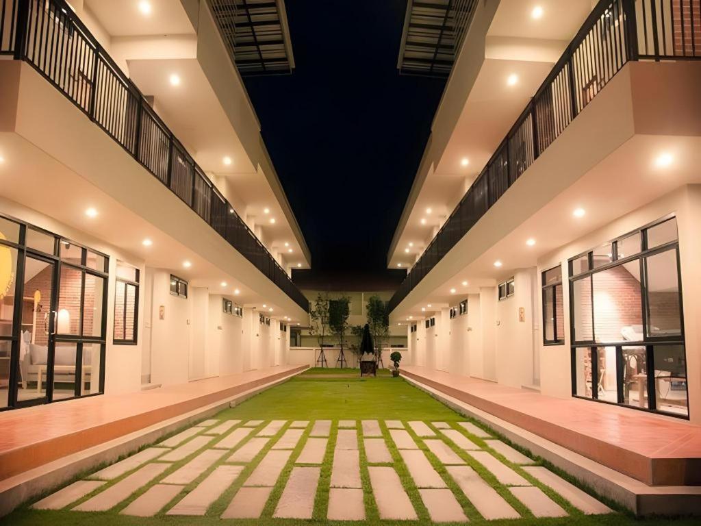 פאטאיה Yellow Moon Hotel מראה חיצוני תמונה